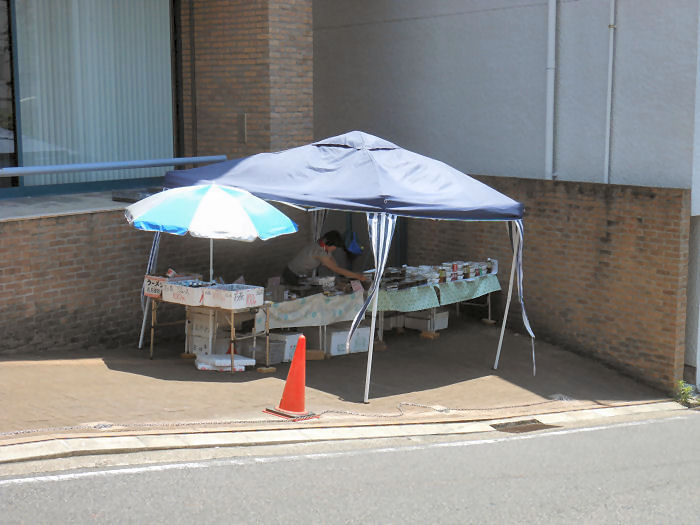 神戸電子で、お昼前に登場するテント