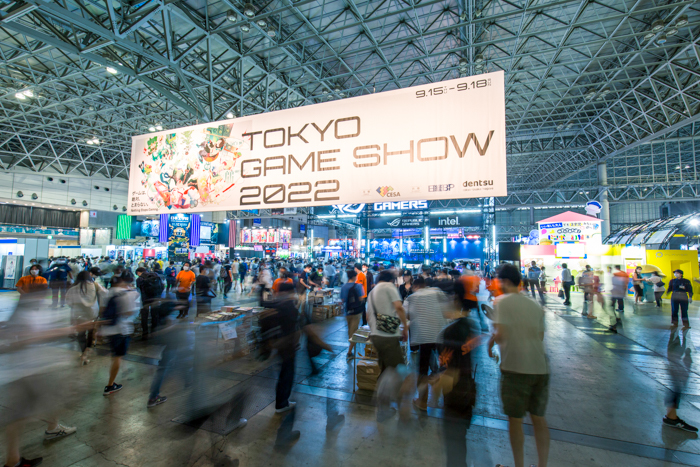 東京ゲームショウ2022の入口。大勢の来場者が詰めかけました。